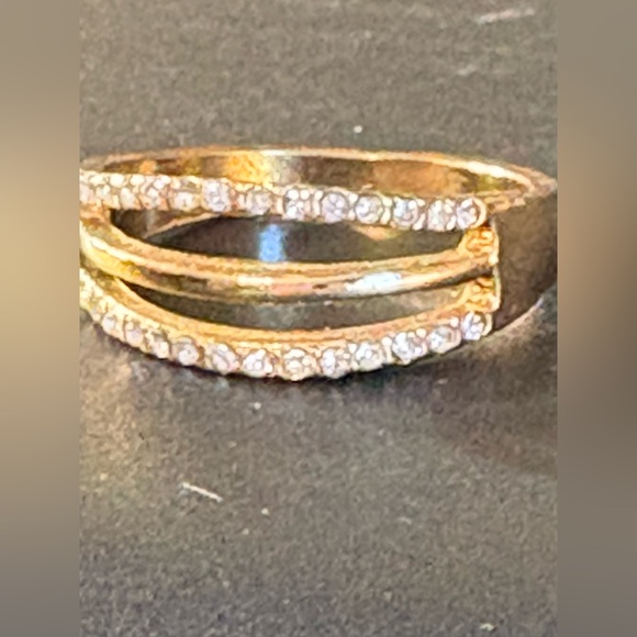 Jewelry - Elegant Gold and Silver Women's Ring